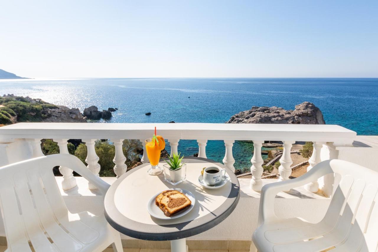 Castelia Bay Hotel Amoopi Exterior photo